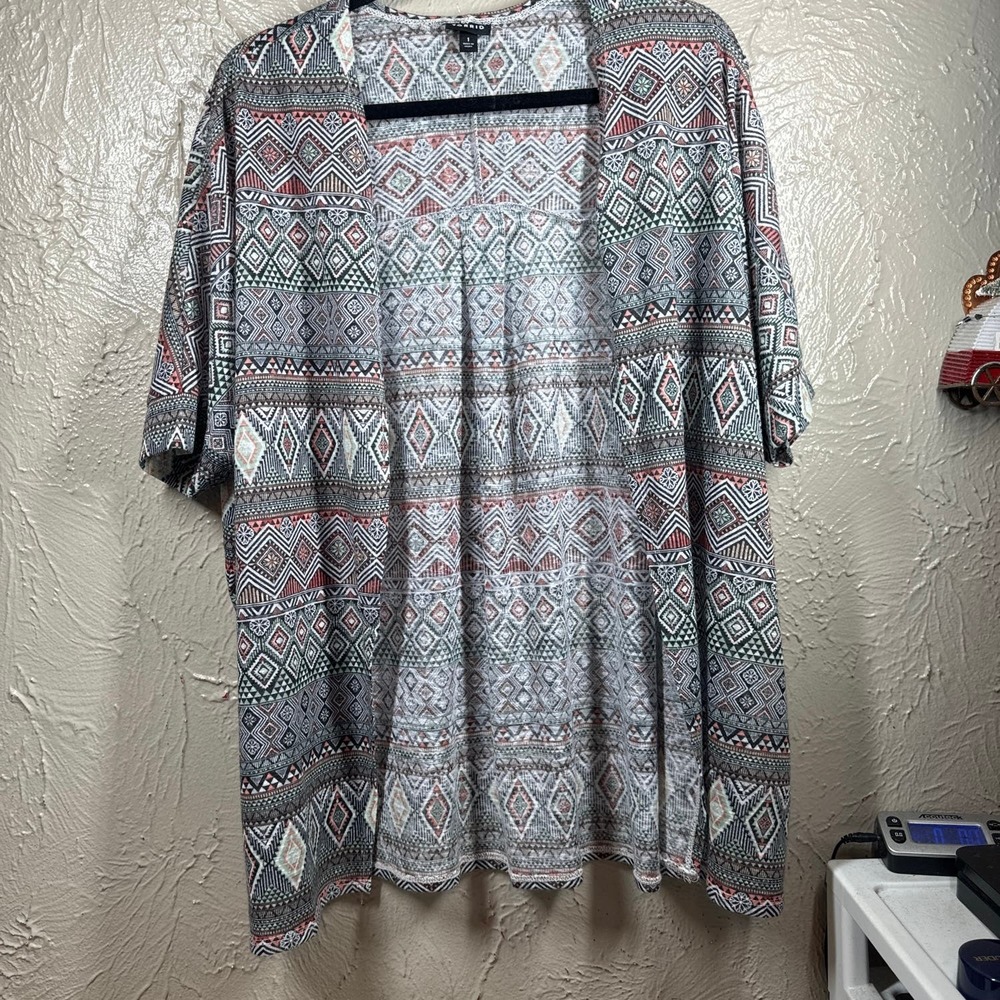 Torrid Shrug Multicolor Geometric Open Front Shirt Casual Comfort Top Size 1